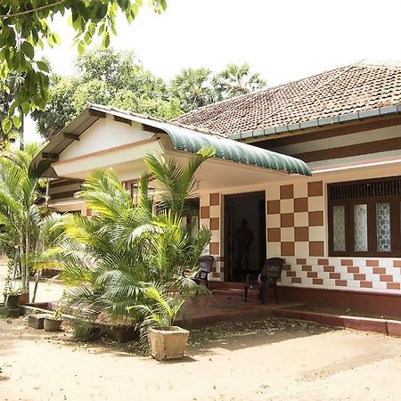 Neem Beach House Trincomalee Exterior photo